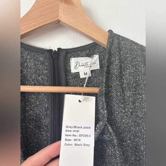 NWT - Daintti Plaid Bow Midi Dress – Black/Grey – Size M - Picture 3 of 4